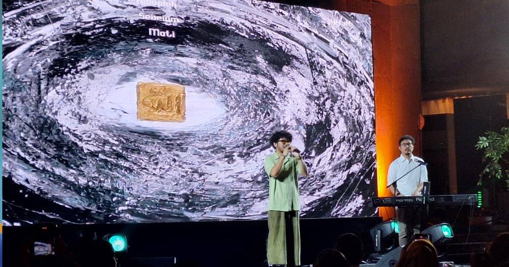 Kunto Aji dalam acara yang diselenggarakan Kahf dengan tajuk 'Hidupkan #DetikDetikBerKahf' di Hallf Pati Unus, Jakarta pada Kamis (14/3/2024). - Popmama.com/Argya D. Maheswara